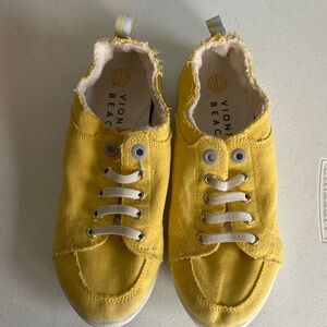 Women’s Vionic Beach Yellow Canvas Shoes Size 7